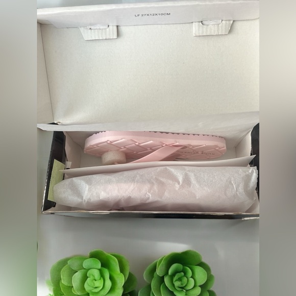 Kids Kurt Geiger Flip Flop Sandal - Picture 3 of 3